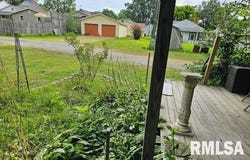 614 W COLLEGE Street, Harrisburg, IL 62946