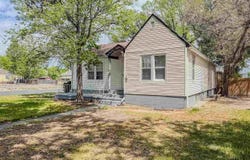 2227 AVENUE B, Scottsbluff, NE 69361