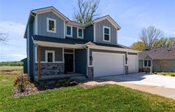 407 Sixth Street, Smithville, MO 64089