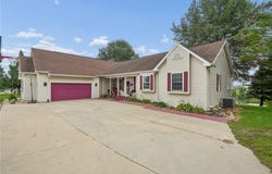 9902 Dutch Creek Drive, Anamosa, IA 52205