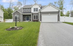 15 Dutch Lane, Halfmoon, NY 12118