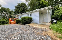 61 Cricket Ln, Galax, VA 24333