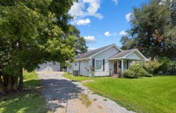 6943 Howe, Groves, TX 77619
