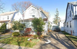 94 PERSHING AVE, SOUTH VALLEY STREAM, NY 11581