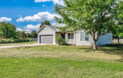 915 N Wheatland Dr, Buhler, KS 67522