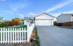 545 E THEATER Ln, Hermiston, OR 97838