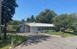 18 Riverview Circle, Brimfield, MA 01010