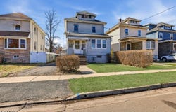 204 Pine St, Roselle Boro, NJ 07203-1106