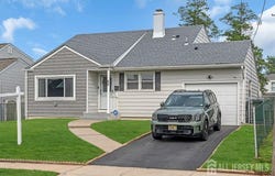 40 McKinley Avenue, Colonia, NJ 07067