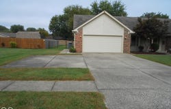 552 Echo Bend Boulevard, Greenwood, IN 46142