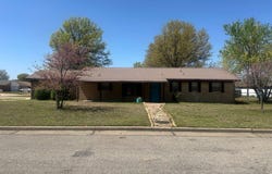 400 Hampton Dr., Ponca City, OK 74601