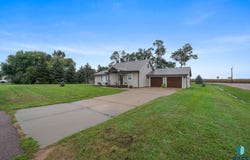 551 N 6th Ave, Canistota, SD 57012
