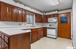 209 SUNSET Drive, Virden, IL 62690