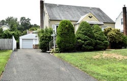 10-26 2Nd St, Fair Lawn Boro, NJ 07410-1060
