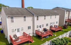 40 Winchester Ln, Fall River, MA 02721