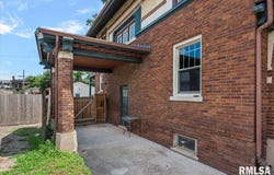 215 E MARKET Street, Taylorville, IL 62568