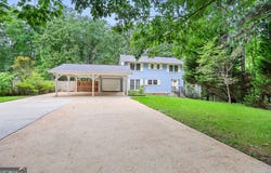 391 S River Run, Hogansville, GA 30230