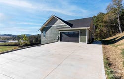 337 Maple Knoll Drive, Hendersonville, NC 28792