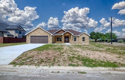 2 HOPE PL, Uvalde, TX 78801