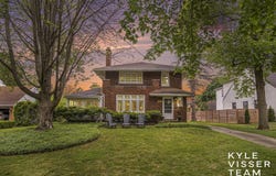 1058 Eastwood Avenue SE, East Grand Rapids, MI 49506