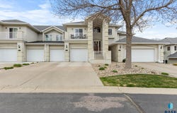 5919 S Grand Lodge Pl, Sioux Falls, SD 57108