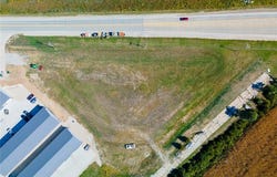 3230 N Center Point Road, Robins, IA 52302