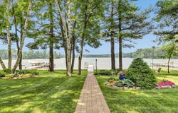 N1523 SPRING GLEN Court, KESHENA, WI 54135-9318