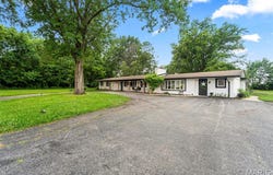 8114 Montclaire Avenue, Brighton, IL 62012