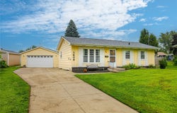1408 N 8th Avenue Place E, Newton, IA 50208