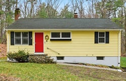 8 Searle St, Georgetown, MA 01833