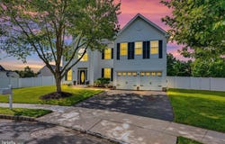 8 CLEMENT COURT, COLUMBUS, NJ 08022