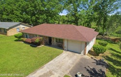 809 Saint Augustine Ext, McComb, MS 39648
