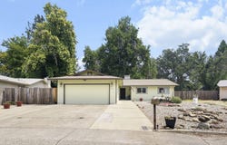 318 Newport Drive, Redding, CA 96001