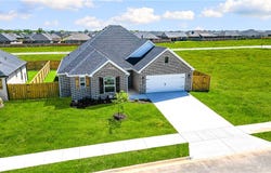 689 Primitivo Avenue, Tontitown, AR 72762