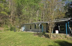 6026 State Highway 221, Bledsoe, KY 40810