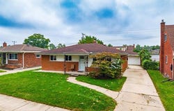 20811 Crestmont Lane, Dearborn Heights, MI 48127