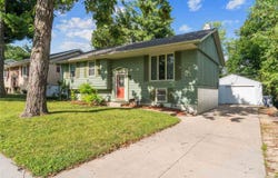 1001 NW Pawnee Dr NW, CedarRapids, IA 52405
