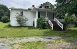 310 Southeast Nottingham Avenue, Wise, VA 24293