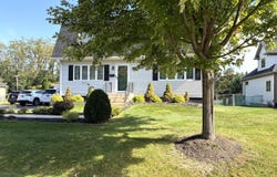 4447 Stonewall Avenue, Downers Grove, IL 60515
