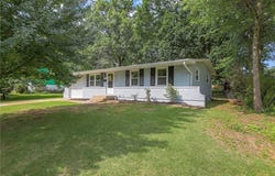 812 N Cheyenne Drive, Independence, MO 64056