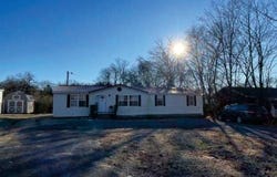 225 Drivers Ln, Gallatin, TN 37066