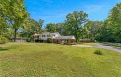 2196 Phalanx Mills Herner Road, Southington, OH 44470