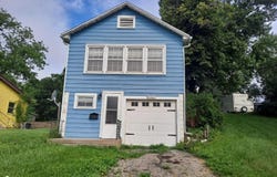 136 7th Ave N, Clear Lake, IA 50428