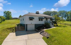 1221 Clay Pike, Irwin, PA 15642