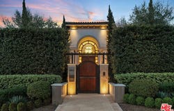 6882 Arizona Ave, Los Angeles, CA 90045