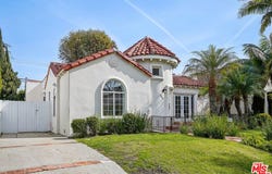 352 S Oakhurst Dr, Beverly Hills, CA 90212