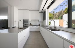547 Palisades Beach Rd, Santa Monica, CA 90402