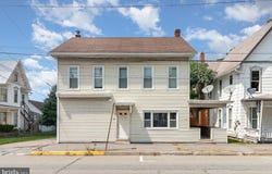 29 W MAIN STREET, ELIZABETHVILLE, PA 17023