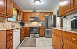 28 LONGFELLOW Drive, Erie, PA 16509