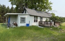 6187 N Oak Avenue, White Cloud, MI 49349